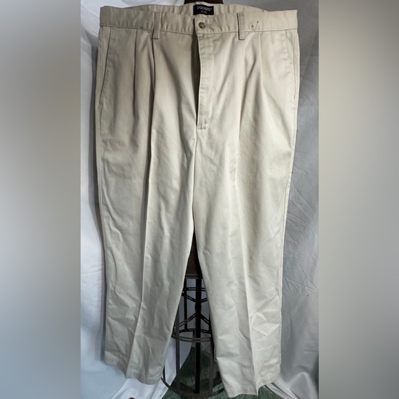 Dockers Cream Chinos Classic Style - Picture 1 of 7